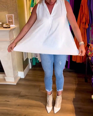 Ärmellose Bluse mit Rüschen und Reverskragen