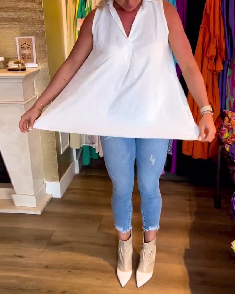 Laluna® | Mouwloze top met ruches en revers