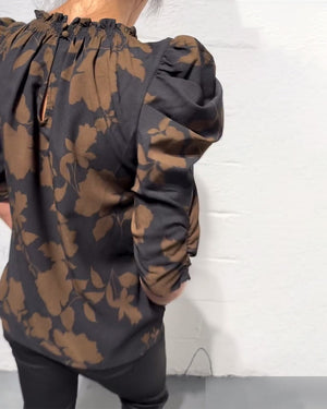 Damenbluse mit Puffärmeln und Rüschen