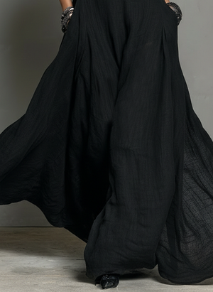 Ärmelloses Maxi-Leinenkleid im minimalistischen Stil