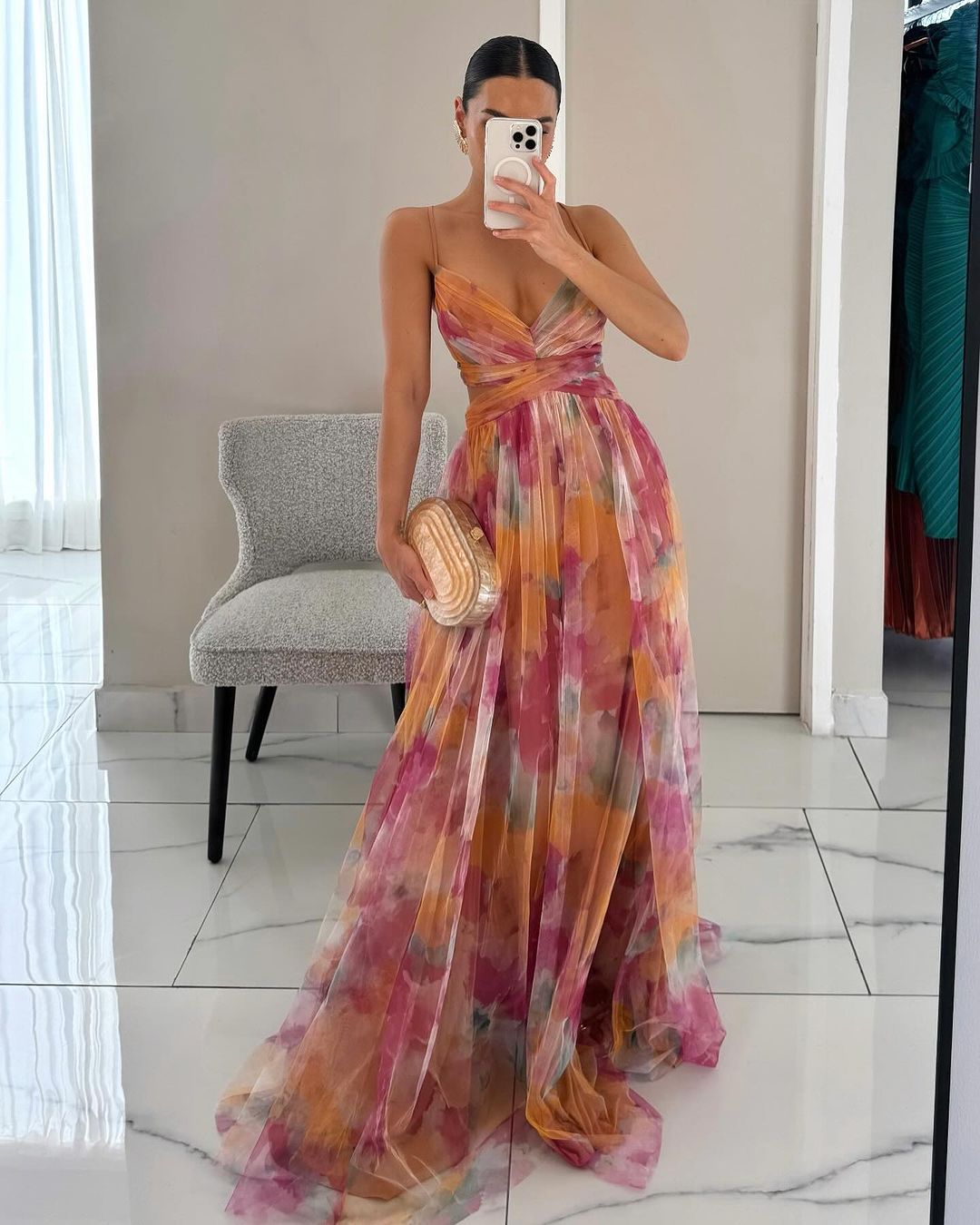 Vestido Largo Floral de Chiffon – Corte Favorecedor