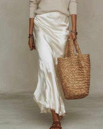 Conjunto Midi Satén con Jersey de Punto Elegante