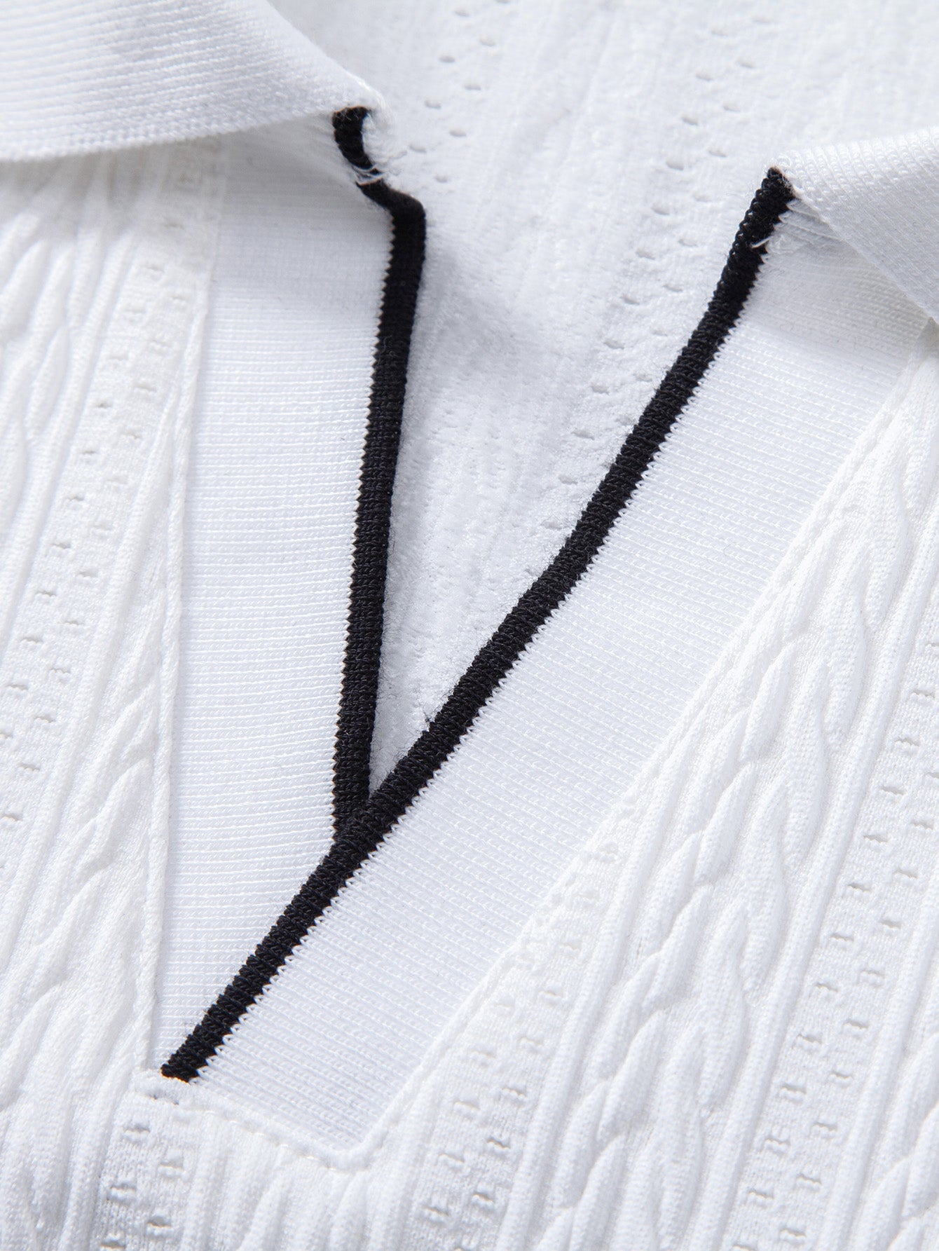 Conjunto Polo Jacquard Geométrico y Pantalón Slim Elegante