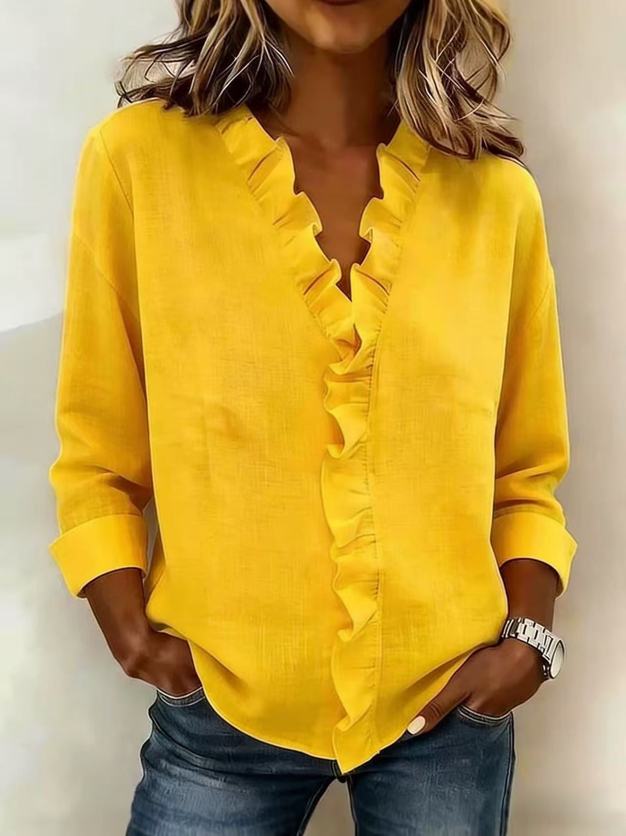 Elegante Bluse mit V-Ausschnitt und zarten Rüschen