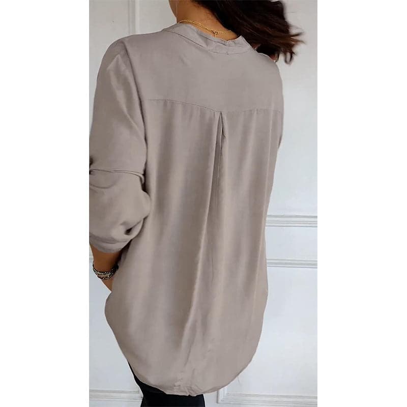 Blusa Negra con Detalles Brillantes de Corte Fluido