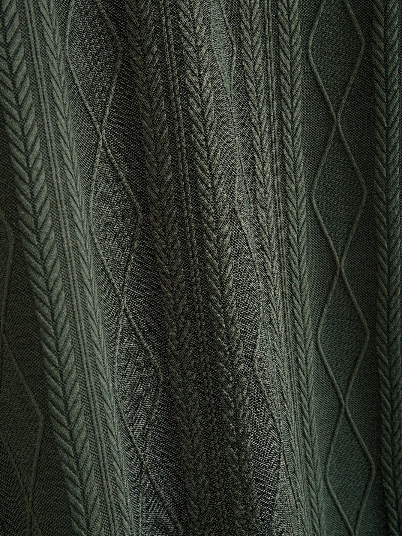 Conjunto Polo Jacquard Geométrico y Pantalón Recto