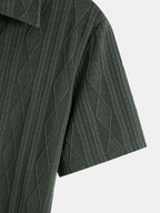 Conjunto Polo Jacquard Geométrico y Pantalón Recto