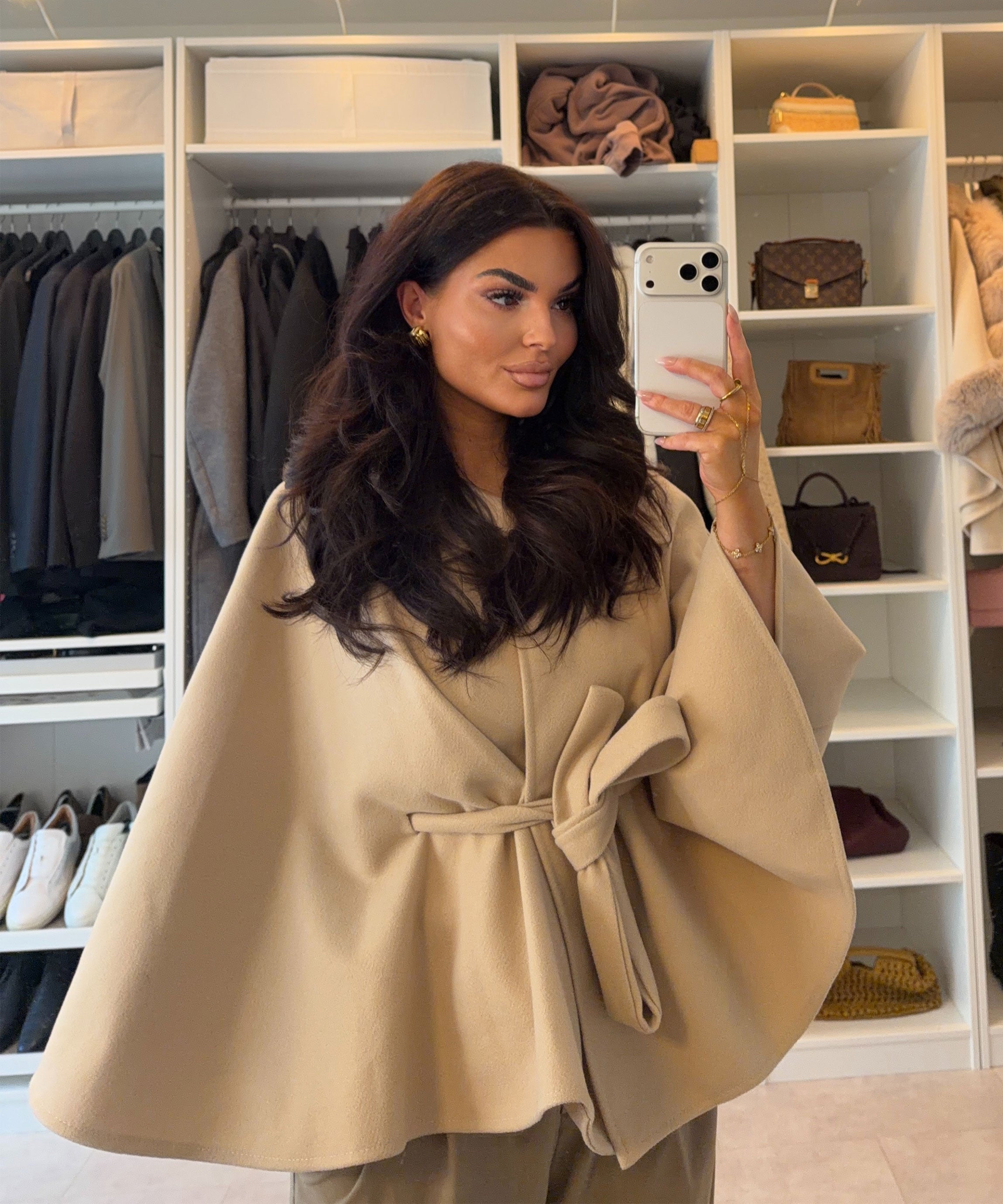 Poncho ligero tipo capa beige para primavera