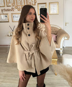 Poncho ligero tipo capa beige para primavera
