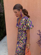 Vestido Colorido con Mangas Plisadas – Elegancia Cómoda