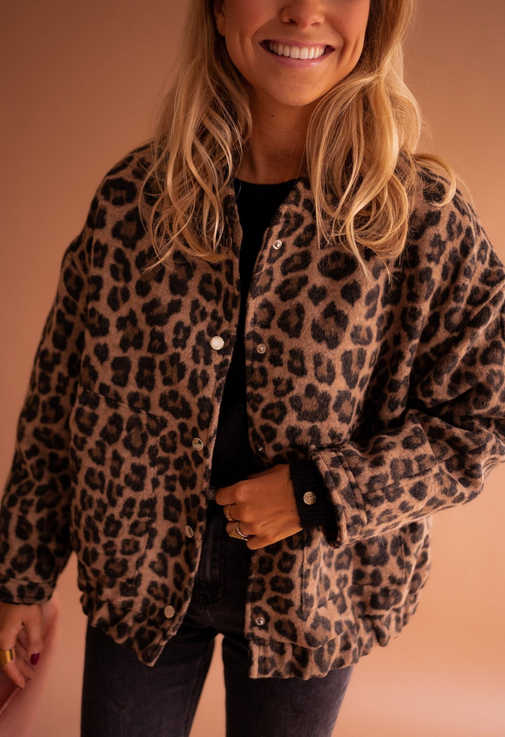 Damen-Kurzjacke mit Leopardenmuster